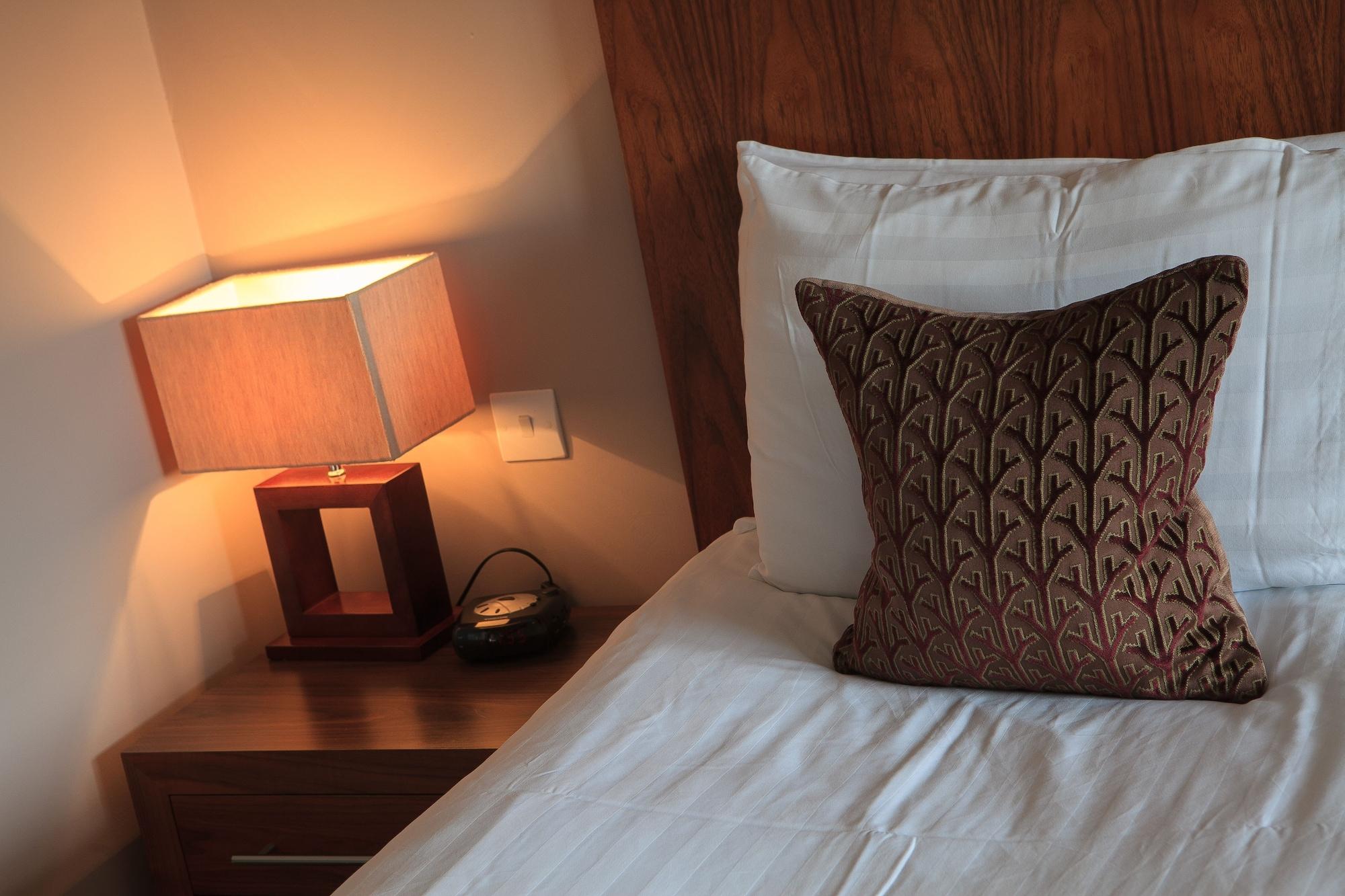 Best Western Plus Centurion Hotel Мидсомер Нортон Экстерьер фото